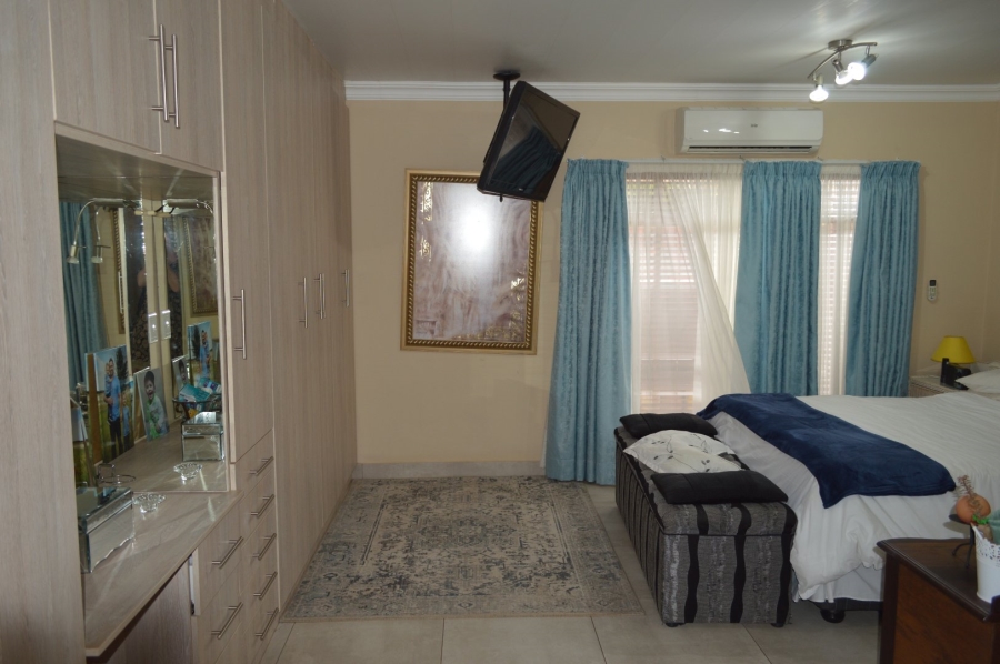 4 Bedroom Property for Sale in Flimieda North West